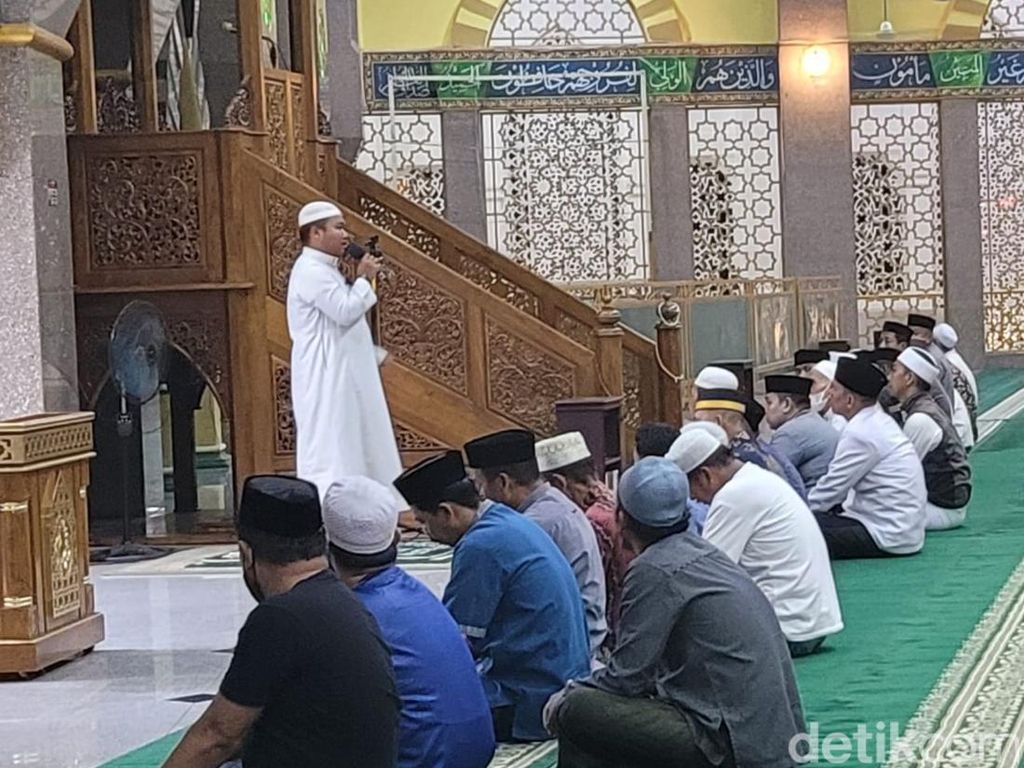 Warga Bone Sambut Gerhana Bulan dengan Salat Khusuf dan Doa Bersama Warga Bone Sambut Gerhana Bulan dengan Salat Khusuf dan Doa Bersama