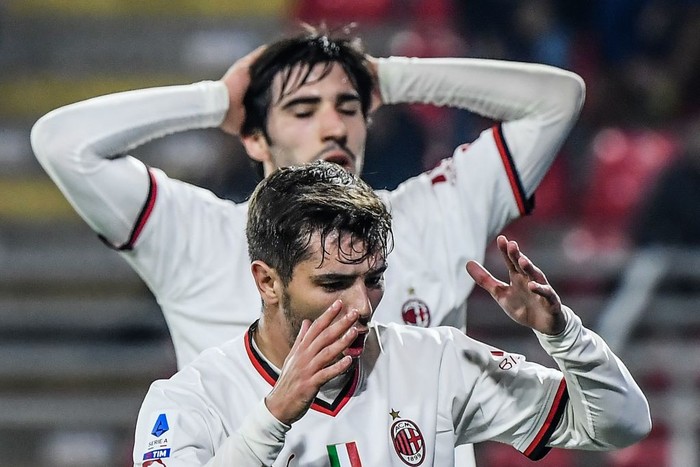 AC Milan AC Milan's Spanish midfielder Brahim Diaz (Front) and AC Milan's Italian midfielder Sandro Tonali react during the Italian Serie A football match between Cremonese and AC Milan on November 8, 2022 at the Giovanni-Zini stadium in Cremona. (Photo by Filippo MONTEFORTE / AFP) (Photo by FILIPPO MONTEFORTE/AFP via Getty Images)