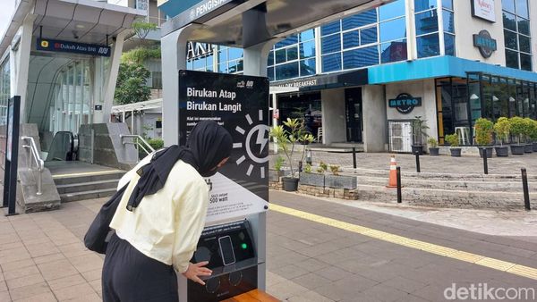 Ini Wujud PLTS Mini di Dukuh Atas buat Charge HP hingga Sepeda Listrik