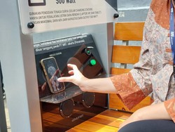 Ada PLTS Mini di Dukuh Atas, Bisa buat Charge HP hingga Sepeda Listrik