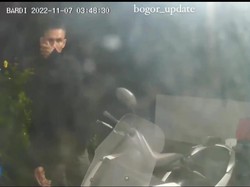 Viral Maling Motor di Bogor Kaget Aksinya Terekam, Tutupi CCTV Pakai Handuk