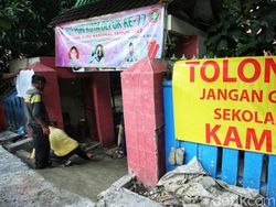 Alhamdulillah! Gerbang SDN 1 Pocin Kini Dibuat Anak Tangga