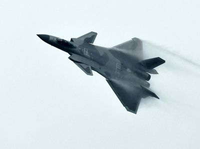 Atraksi Jet Tempur Siluman J-20 Meriahkan China Airshow