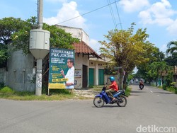 Baliho Terima Kasih Jokowi yang Mau Dicopot Gibran Masih Mejeng di Solo