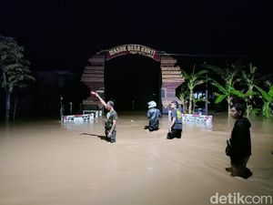 Banjir Rendam Jalanan Desa di Ponorogo, Motor-Mobil Tak Berani Lewat