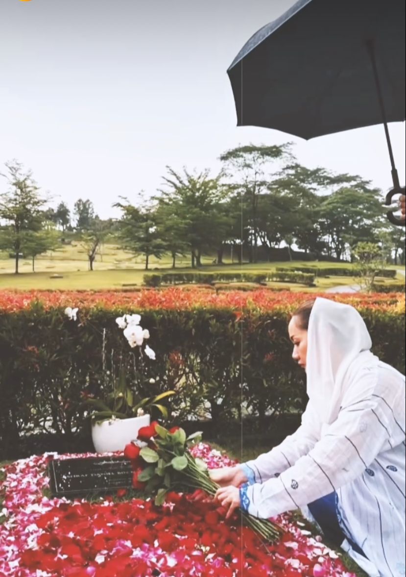 Bunga Citra Lestari Ziarah ke Makam Ashraf