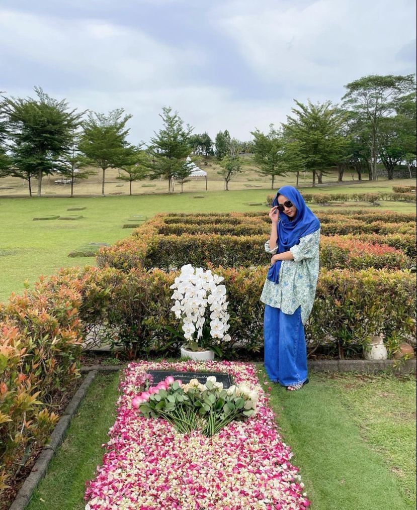 Bunga Citra Lestari Ziarah ke Makam Ashraf