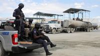 Polisi Bersenjata Jaga Distribusi BBM di Haiti, Begini Momennya