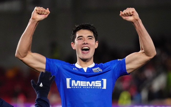 Elkan Baggott, Carabao Cup Gillingham's Elkan Baggott celebrates with team-mates after winning the penalty shoot out during the Carabao Cup third round match at the Gtech Community Stadium, London. Picture date: Tuesday November 8, 2022. (Photo by John Walton/PA Images via Getty Images)