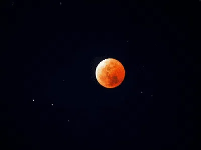 Foto-foto Gerhana Bulan Total dari Langit Indonesia