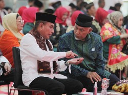 Kelakar Edy ke Mahyeldi: Hanya Daun Pintu yang Tak Digoreng di Sumbar