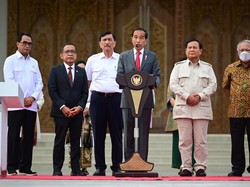 Jokowi Berangkat ke KTT ASEAN Kamboja, Luhut-Prabowo Ikut Melepas