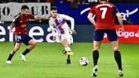Barcelona mencetak gol balasan pada menit ke-48. Pedri membawa Barcelona menyamakan kedudukan usai memanfaatkan bola liar di kotak penalti Osasuna.