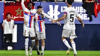 Pasukan Xavi Hernandez itu mantap di posisi pertama dengan 37 poin, unggul lima angka atas Madrid.