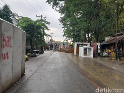 Perbaikan Drainase di Jalan STM Medan Buat Macet-Warung Tutup
