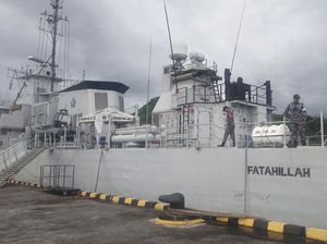 KRI Fatahillah Siaga Tempur di Perairan Karangasem Selama KTT G20 KRI Fatahillah Siaga Tempur di Perairan Karangasem Selama KTT G20