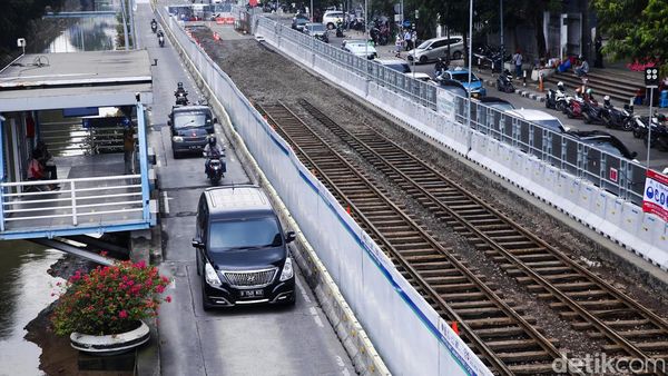 Temuan Benda Kuno di Proyek MRT HI-Kota: Rel Trem hingga Saluran Air
