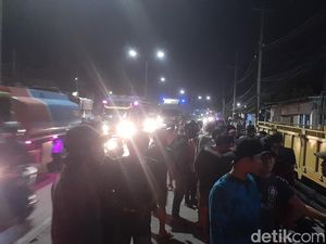 Kecelakaan 2 Truk Tewaskan 1 Orang di Tugurejo, Jalur Pantura Semarang Macet Kecelakaan 2 Truk Tewaskan 1 Orang di Tugurejo, Jalur Pantura Semarang Macet