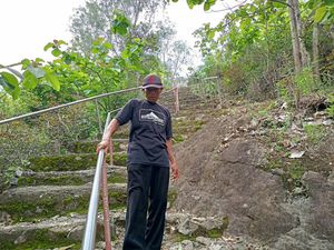 Saat Penjaga Makam Tumenggung Brotonegoro Lihat Penampakan Macan Putih-Hitam Saat Penjaga Makam Tumenggung Brotonegoro Lihat Penampakan Macan Putih-Hitam