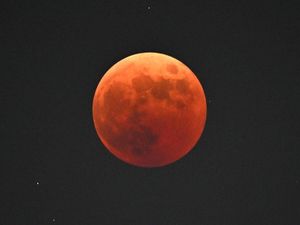 Gerhana Bulan Total 13-14 Maret 2025, Cek Waktu-Lokasinya di Sini! Gerhana Bulan Total 13-14 Maret 2025, Cek Waktu-Lokasinya di Sini!