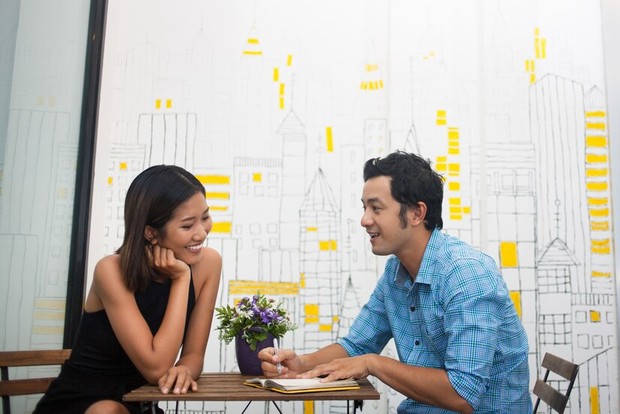 Membangun komunikasi yang baik/Foto:Freepik.com/Katemangostar Rutin berkomunikasi untuk membicarakan komitmen tentang apapun untuk hubungan kedepannya.