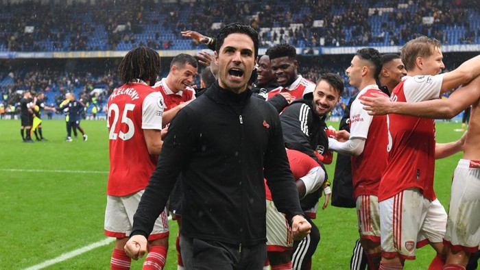 LONDON, ENGLAND - NOVEMBER 06: Arsenal manager Mikel Arteta celebrates after the Premier League match between Chelsea FC and Arsenal FC at Stamford Bridge on November 06, 2022 in London, England. (Photo by Stuart MacFarlane/Arsenal FC via Getty Images)
