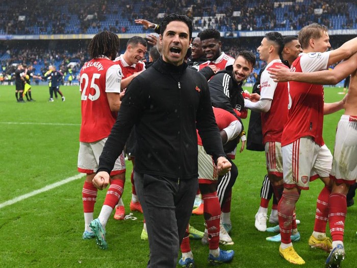 LONDON, ENGLAND - NOVEMBER 06: Arsenal manager Mikel Arteta celebrates after the Premier League match between Chelsea FC and Arsenal FC at Stamford Bridge on November 06, 2022 in London, England. (Photo by Stuart MacFarlane/Arsenal FC via Getty Images)