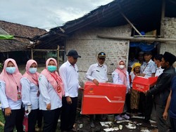 Gubuk Nenek Beralas Tanah dan Atap Bocor di Pandeglang Segera Direnovasi