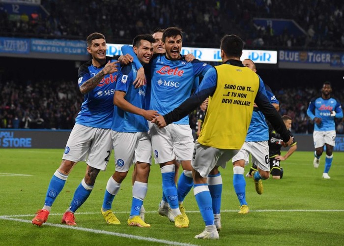 Napoli, Serie A NAPLES, ITALY - NOVEMBER 08: Hirving Lozano of Napoli celebrates with teammtes after scoring the first goal of Napoli during the Serie A match between SSC Napoli and Empoli FC at Stadio Diego Armando Maradona on November 08, 2022 in Naples, Italy. (Photo by SSC NAPOLI/SSC NAPOLI via Getty Images)