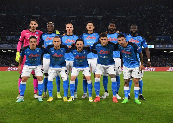 NAPLES, ITALY - NOVEMBER 08: Hirving Lozano of Napoli celebrates with teammtes after scoring the first goal of Napoli during the Serie A match between SSC Napoli and Empoli FC at Stadio Diego Armando Maradona on November 08, 2022 in Naples, Italy. (Photo by SSC NAPOLI/SSC NAPOLI via Getty Images)