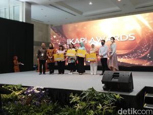 Novel Laut Bercerita Karya Leila S Chudori Raih Anugerah IKAPI Novel Laut Bercerita Karya Leila S Chudori Raih Anugerah IKAPI