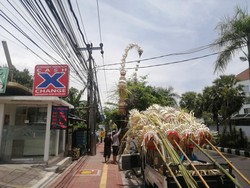 Jalanan Kuta-Jimbaran Berhias Penjor Jelang KTT G20