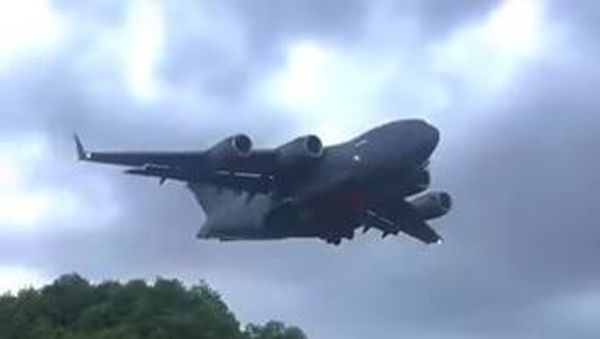 Potret Pesawat Jumbo Tentara AS yang Bikin Heboh Melayang di Langit Bali