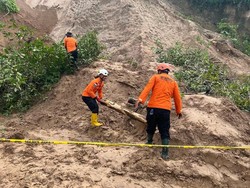 4 Pekerja Tertimbun Longsor Galian C di Agam, 2 Tewas