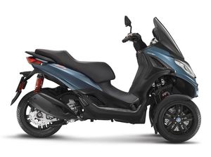 Tampang Sporty dan Gahar Motor 3 Roda Piaggio MP3 300 hpe Sport Tampang Sporty dan Gahar Motor 3 Roda Piaggio MP3 300 hpe Sport
