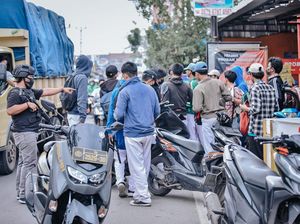 Patroli Cegah Tawuran di Jakbar, Polisi Geledah Tas Siswa Pulang Sekolah