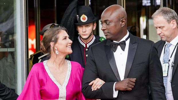Princess Martha-Louise of Norway (L) and her fiancé self-professed shaman Durek Verrett (2nd R) arrive at the government's party celebratation of Norway's Princess' 18th birthday at Deichman Bjoervika, Oslo's main library, in Oslo, Norway, on June 16, 2022, months after her actual birthday. - A princess who speaks to angels and a self-proclaimed shaman who sells pricey medallions he claims save lives: the unusual couple are madly in love but struggling to win hearts in Norway. Martha Louise, the divorced 51-year-old daughter of Norway's king and queen, has rebuilt her life with Durek Verrett, a popular Hollywood spiritual guru four years her junior. The princess and Shaman Durek, as he is known, announced their engagement in June, with King Harald's blessing. (LISE ASERUD/NTB/AFP via Getty Images)