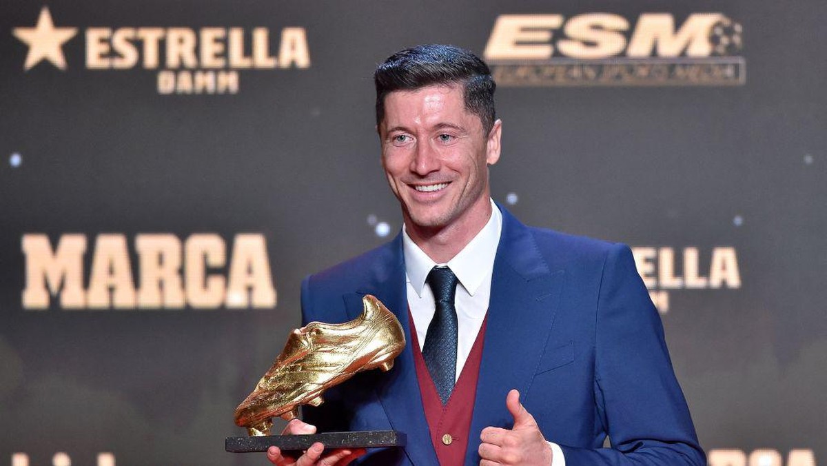 Sepatu Emas Eropa ketiga Robert Lewandowski (AFP via Getty Images/PAU BARRENA)