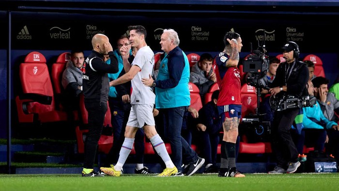 PAMPLONA, SPAIN - NOVEMBER 08: Robert Lewandowski of FC Barcelona reacts during the LaLiga Santander match between CA Osasuna and FC Barcelona at El Sadar Stadium on November 08, 2022 in Pamplona, Spain. (Photo by Ion Alcoba/Quality Sport Images/Getty Images)