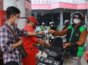 Pendukung Sandiaga Uno Beri Bantuan Bensin Murah buat Ojol di Banyumas