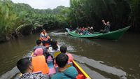 Serunya Menyusuri Sungai di Pegunungan Karst Rammang-Rammang Maros