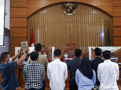 Ajudan Ngaku Mau Ambilkan Pistol Sambo yang Jatuh, tapi Kalah Cepat