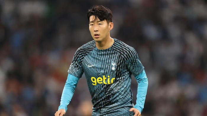 MARSEILLE, FRANCE - NOVEMBER 01: Son Heung-Min of Tottenham Hotspur warms up prior to the UEFA Champions League group D match between Olympique Marseille and Tottenham Hotspur at Orange Velodrome on November 01, 2022 in Marseille, France. (Photo by Tottenham Hotspur FC/Tottenham Hotspur FC via Getty Images)