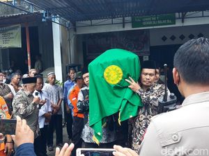 Tangis Perpisahan untuk Fauzi Pahlawan Atap Ambruk SD di Gunungkidul