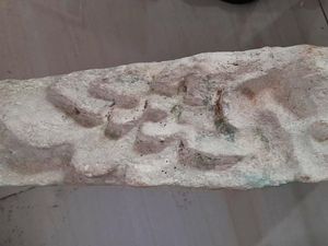 Warga Banyuwangi Temukan Relief Kuno Saat Gali Tanah di Kebun Warga Banyuwangi Temukan Relief Kuno Saat Gali Tanah di Kebun