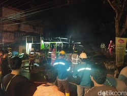 Warung Makan di Jalan Raya Muntilan Ludes Terbakar