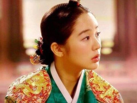 Yang tidak boleh dilewatkan, Yoon Eun Hye dalam drama kerajaan modern, Princess Hours! Netizen bahkan menjuluki Yoon Eun Hye sebagai pemegang tahta tertinggi sebagai pemeran Putri Mahkota! / foto: MBC Drama