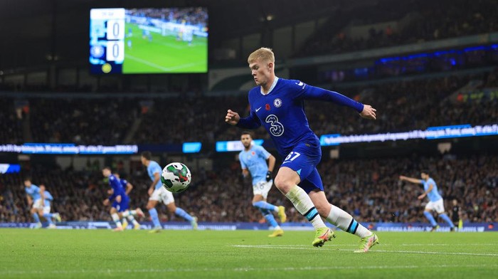 MANCHESTER, ENGLAND - NOVEMBER 09: Lewis Hall of Chelsea in action during the Carabao Cup Third Round match between Manchester City and Chelsea at Etihad Stadium on November 9, 2022 in Manchester, England. (Photo by Simon Stacpoole/Offside/Offside via Getty Images)