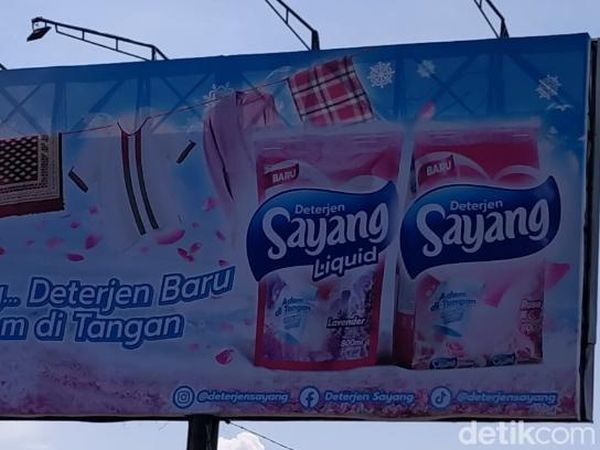 Jreng! Gambar CD-Bra di Baliho Detergen Pekalongan Berganti Sarung-Sajadah