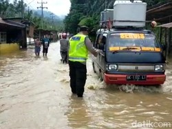 Banjir Rendam Jalinsum Tapsel, Lalu Lintas Tersendat
